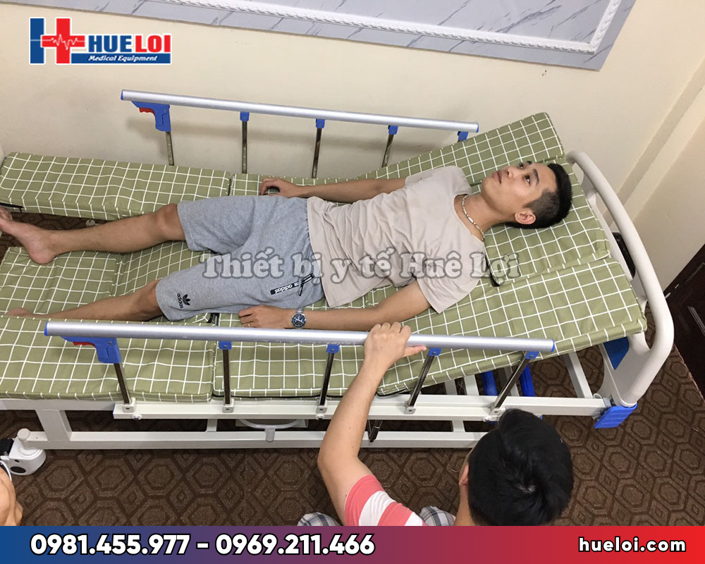 Giường bệnh nhân đầu nhựa đa năng 4 tay quay hạ chân góc nhỏ A01-II